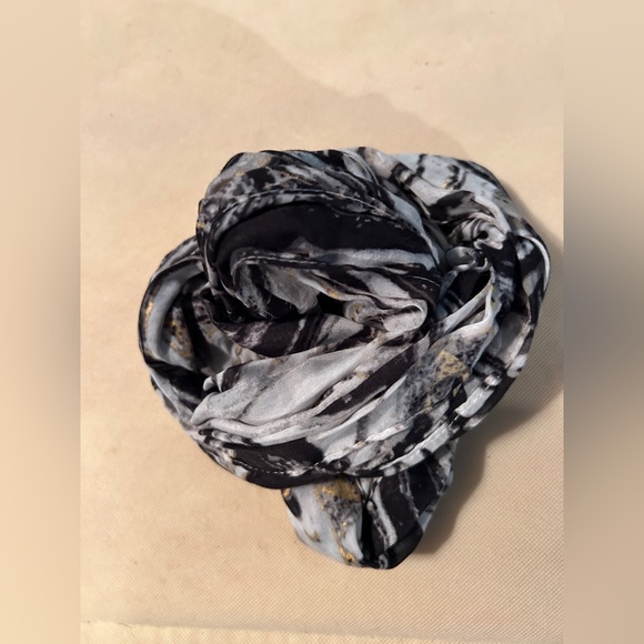 Scarfs - Picture 5 of 10